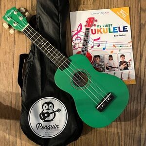Original Penguin Green Kids Ukulele Learning Set